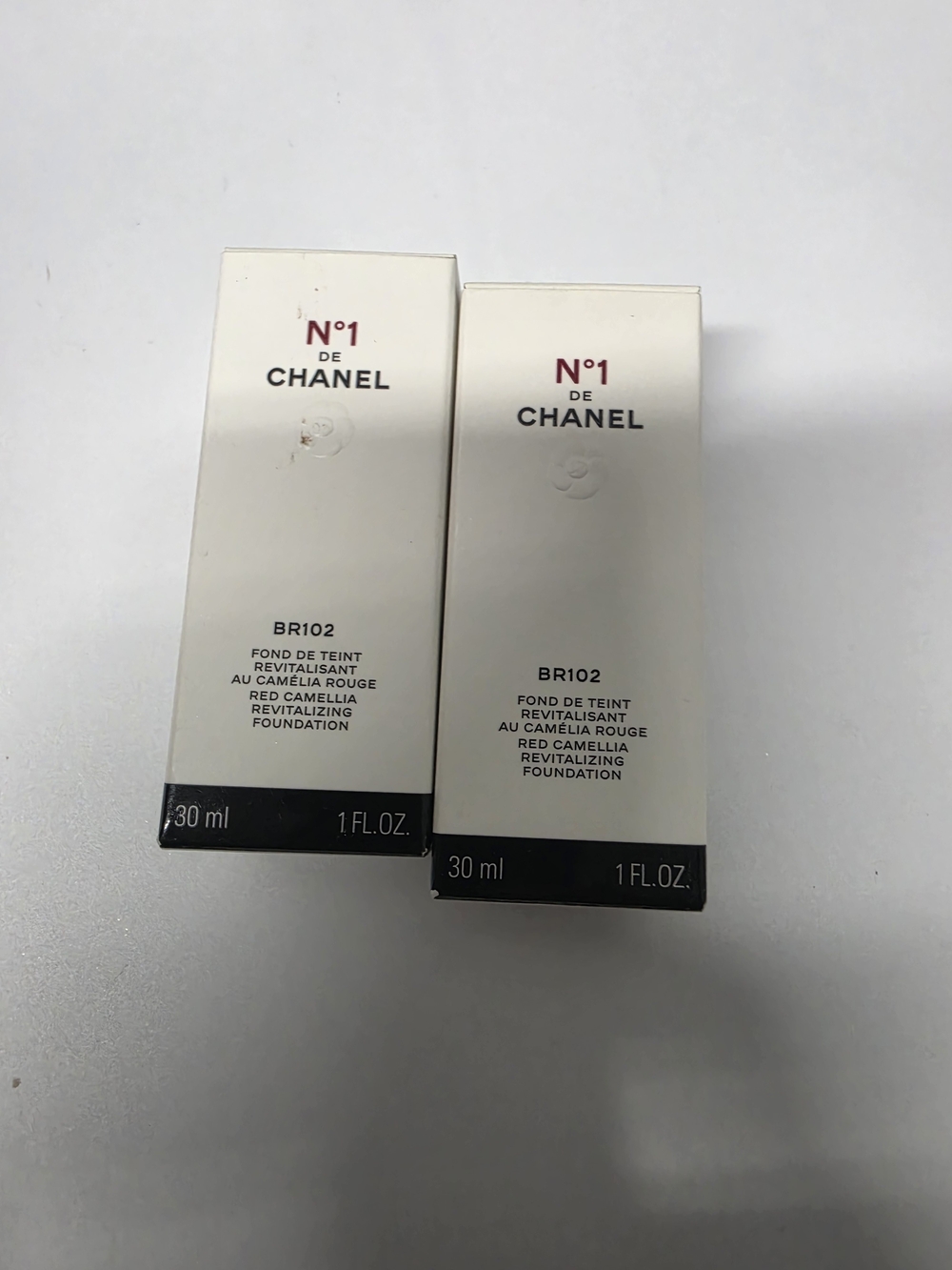 Chanel N°1 Red Camellia Revitalizing Foundation BR102 - 30 ml (White Packaging)